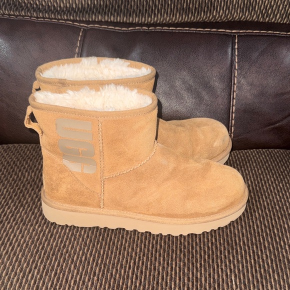 Women's UGG Classic Mini Rubber Logo Chestnut